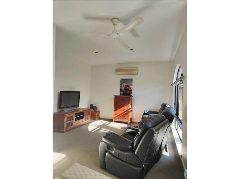 6 Barossa Close, Brinsmead QLD 4870