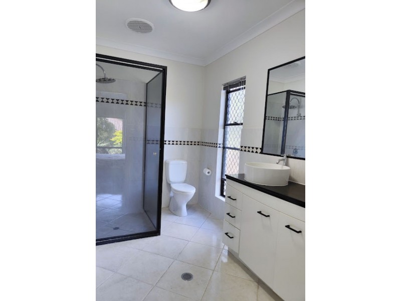 6 Barossa Close, Brinsmead QLD 4870