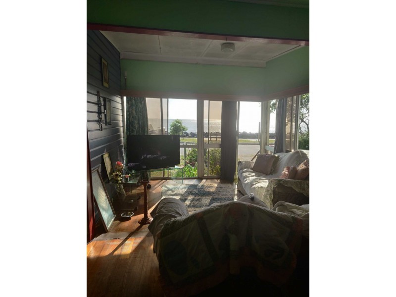 255 O’Shea Esplanade, Machans Beach QLD 4878