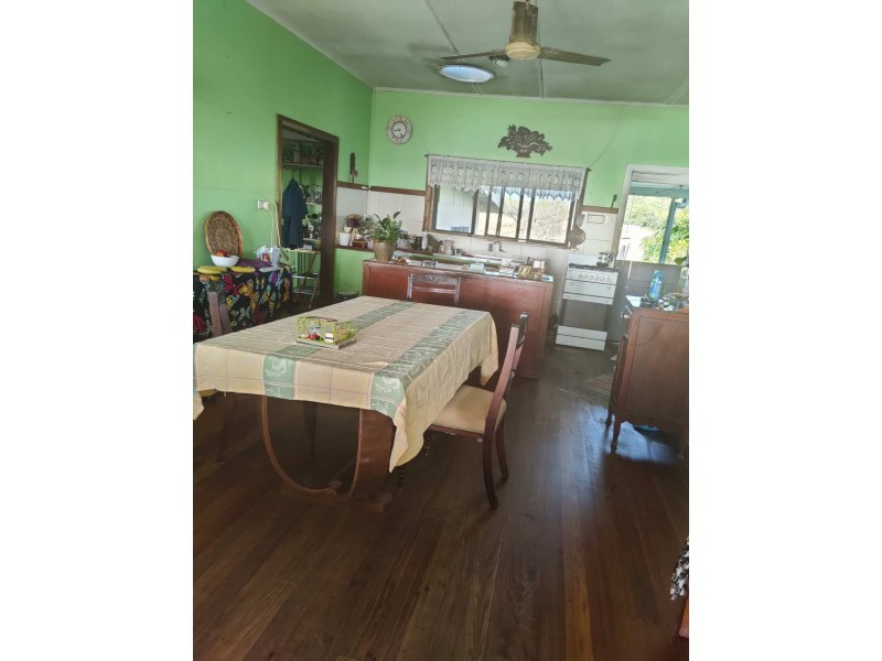 255 O’Shea Esplanade, Machans Beach QLD 4878