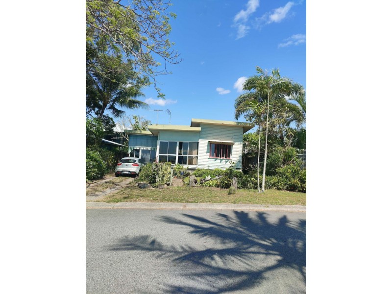 255 O’Shea Esplanade, Machans Beach QLD 4878
