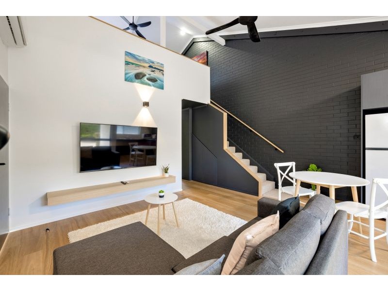 2/5 Crathern Close, Edge Hill QLD 4870