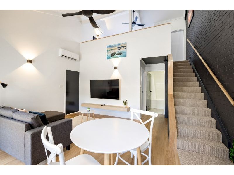 2/5 Crathern Close, Edge Hill QLD 4870