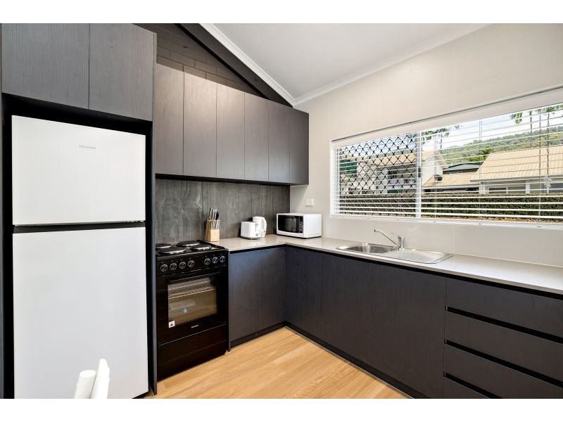 2/5 Crathern Close, Edge Hill QLD 4870