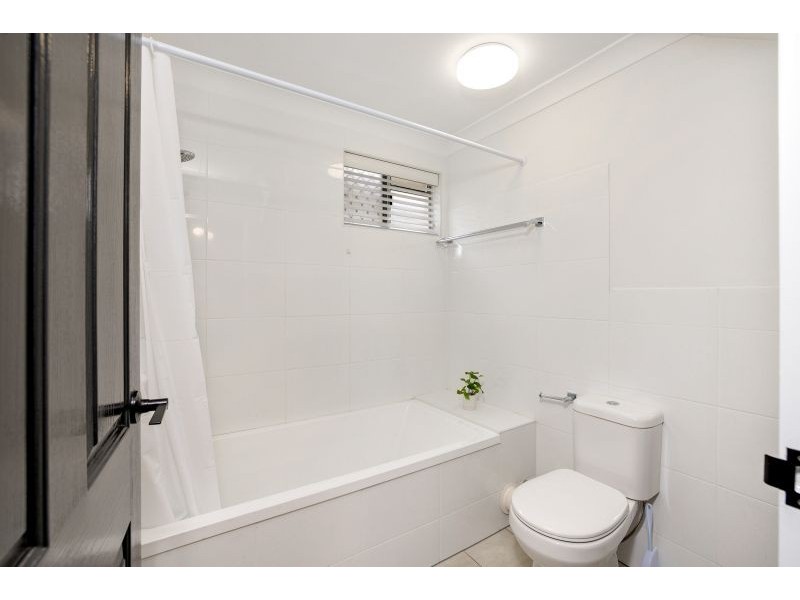 2/5 Crathern Close, Edge Hill QLD 4870