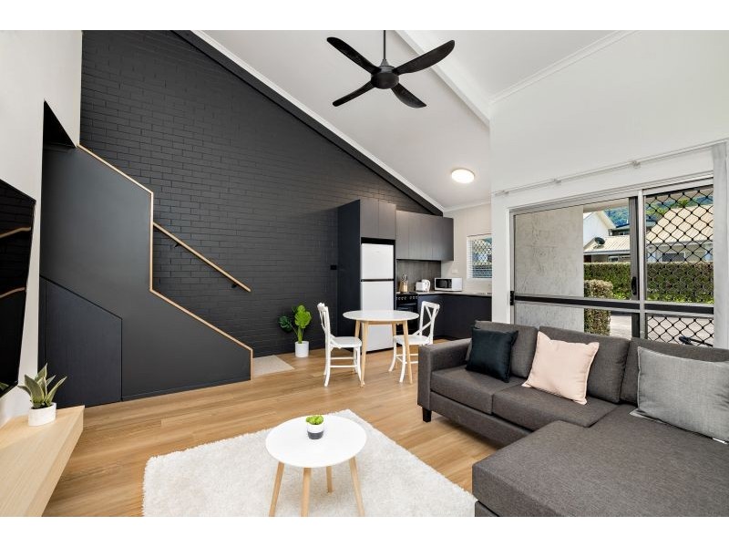 2/5 Crathern Close, Edge Hill QLD 4870