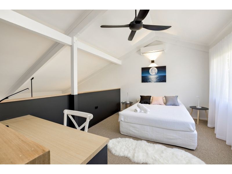 2/5 Crathern Close, Edge Hill QLD 4870