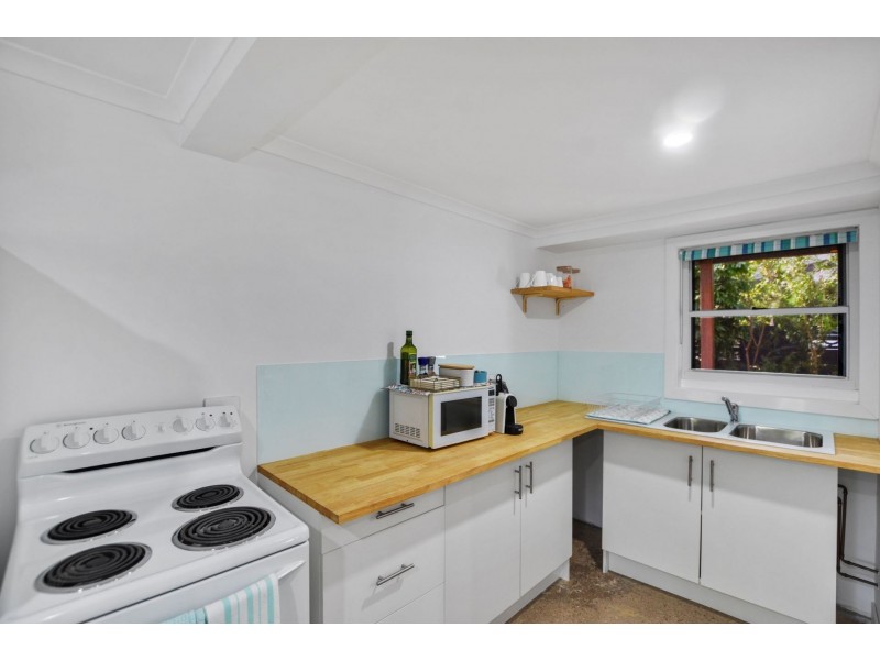 33 McKinley Street, North Ward QLD 4810