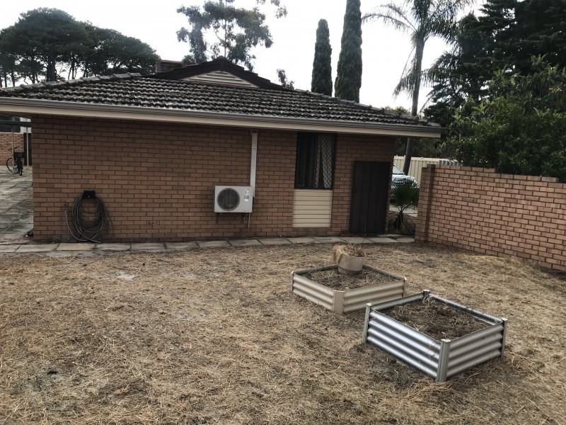 81 Walanna drive, Karawara WA 6152