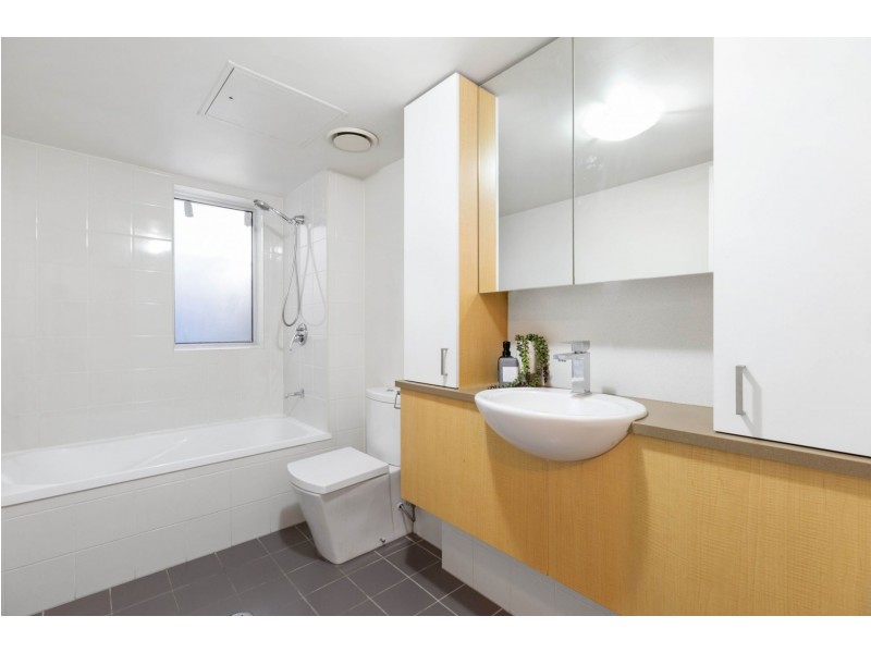 1/2 Berwick Street, Fortitude Valley QLD 4006