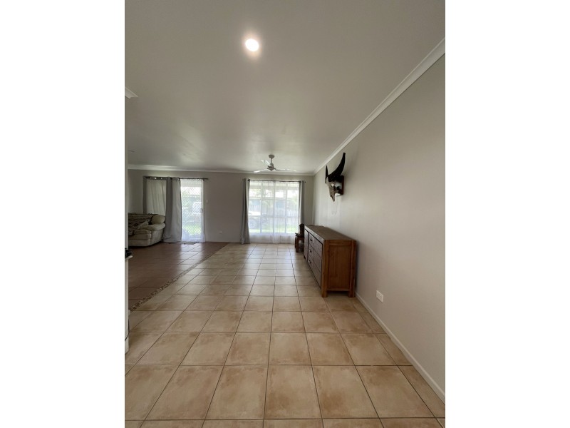 8 Brooksfield Drive, Sarina Beach QLD 4737