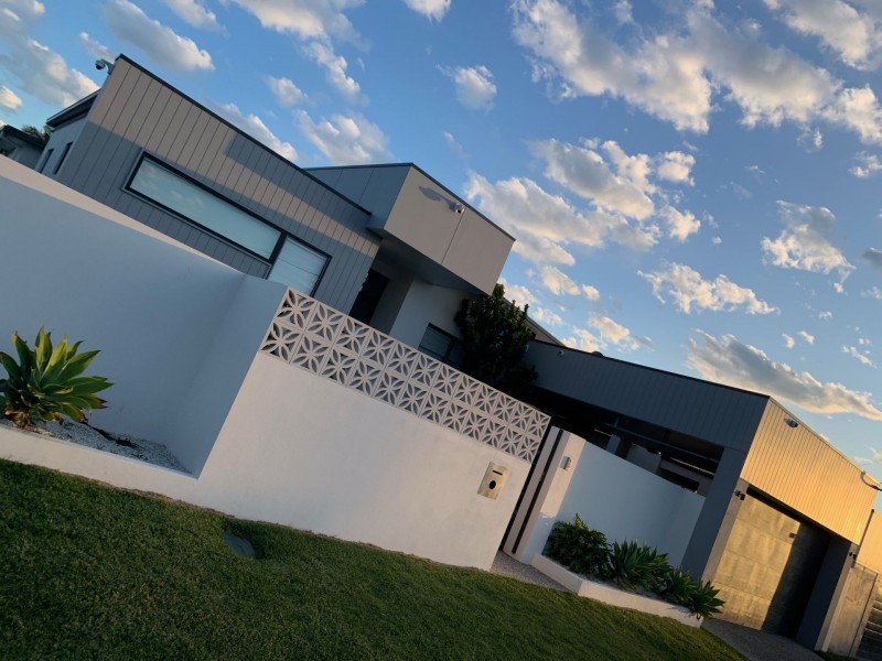2 Pensacola Court, Broadbeach Waters QLD 4218