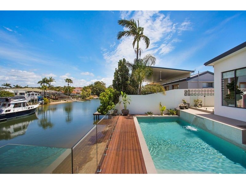 2 Pensacola Court, Broadbeach Waters QLD 4218