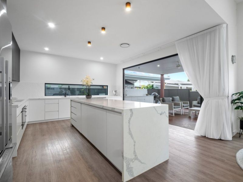 2 Pensacola Court, Broadbeach Waters QLD 4218