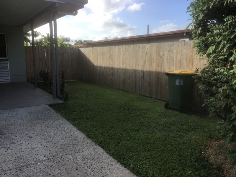 DUPLEX 1 & 2/32 Mahogany St, Manoora QLD 4870