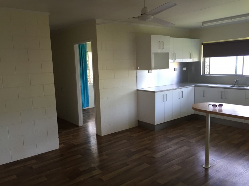 DUPLEX 1 & 2/32 Mahogany St, Manoora QLD 4870