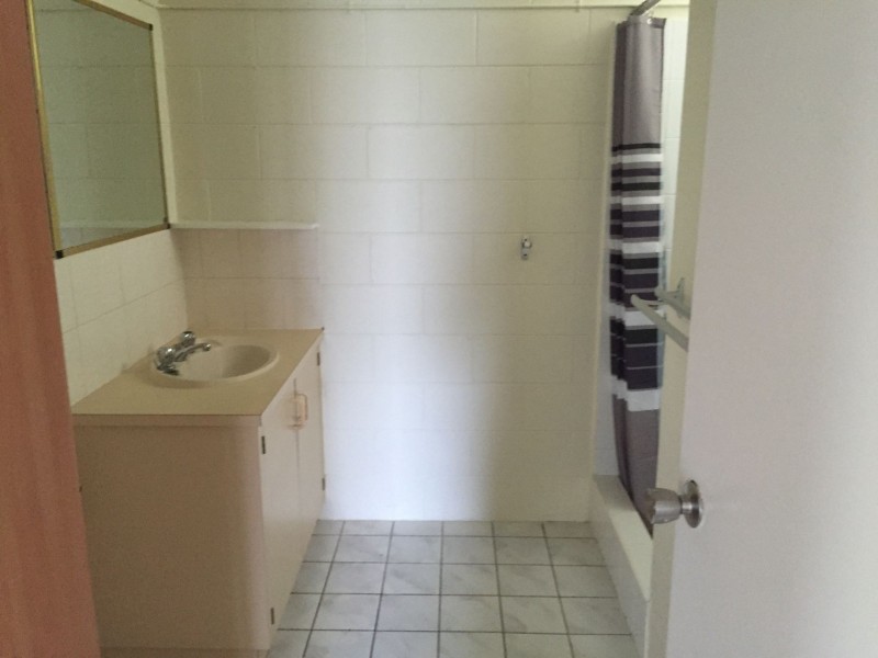 DUPLEX 1 & 2/32 Mahogany St, Manoora QLD 4870