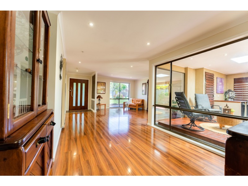 6 Axminster Drive, Craigieburn VIC 3064