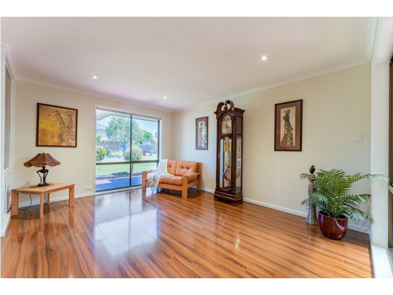 6 Axminster Drive, Craigieburn VIC 3064