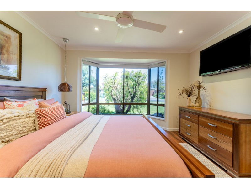 6 Axminster Drive, Craigieburn VIC 3064