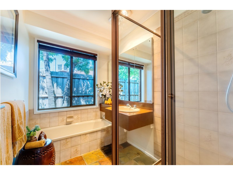 6 Axminster Drive, Craigieburn VIC 3064