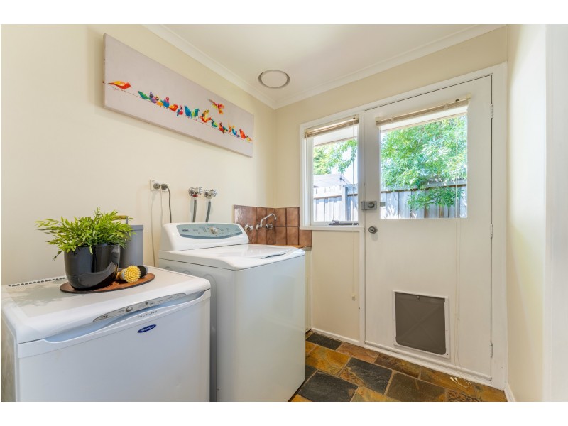 6 Axminster Drive, Craigieburn VIC 3064