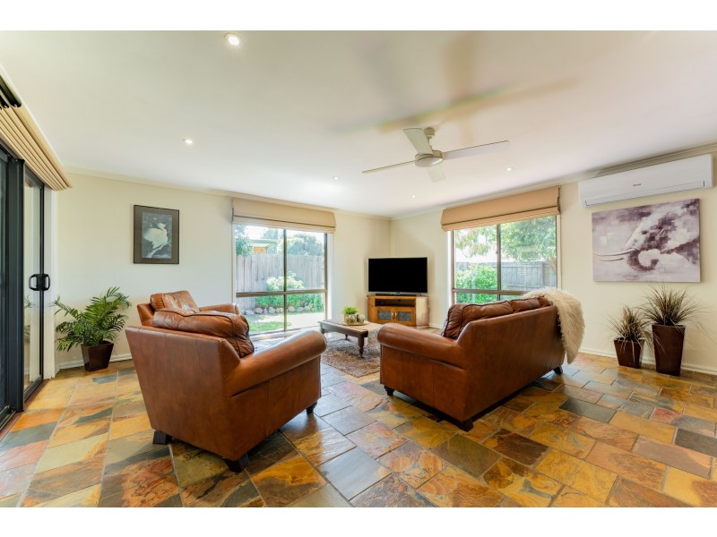 6 Axminster Drive, Craigieburn VIC 3064