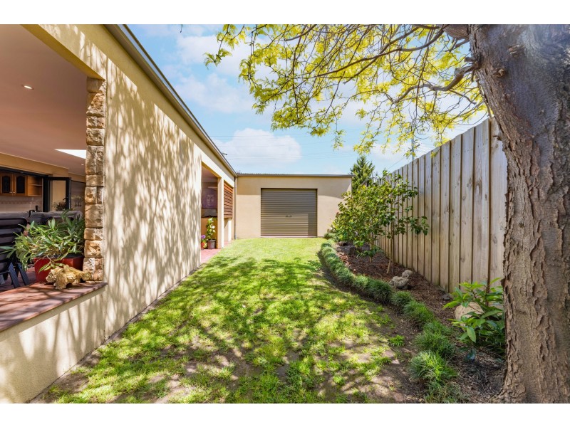 6 Axminster Drive, Craigieburn VIC 3064