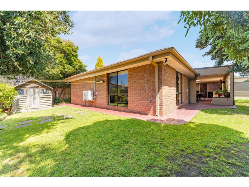 6 Axminster Drive, Craigieburn VIC 3064