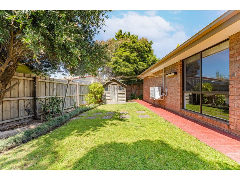 6 Axminster Drive, Craigieburn VIC 3064