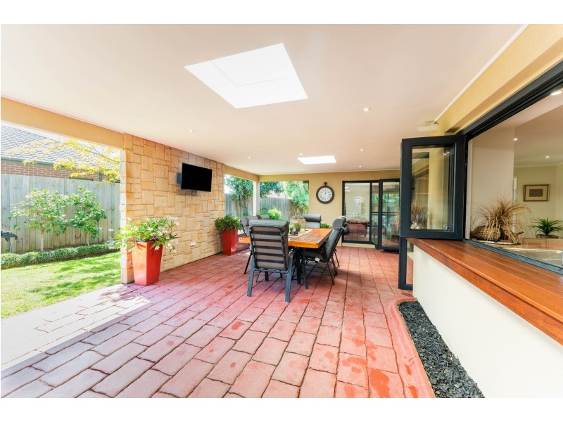 6 Axminster Drive, Craigieburn VIC 3064