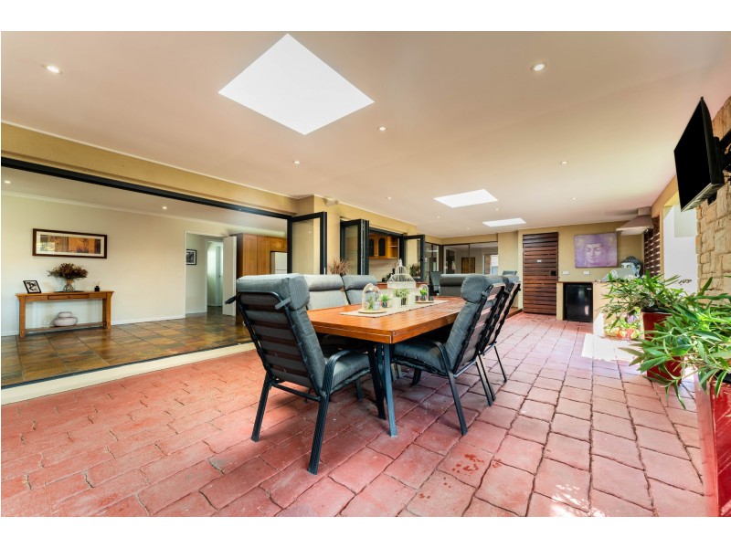 6 Axminster Drive, Craigieburn VIC 3064