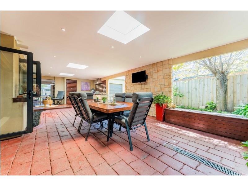 6 Axminster Drive, Craigieburn VIC 3064