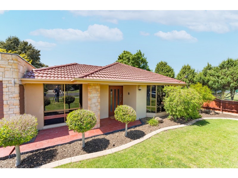 6 Axminster Drive, Craigieburn VIC 3064