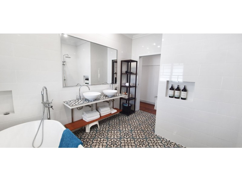 18 Hoare Street, Manunda QLD 4870