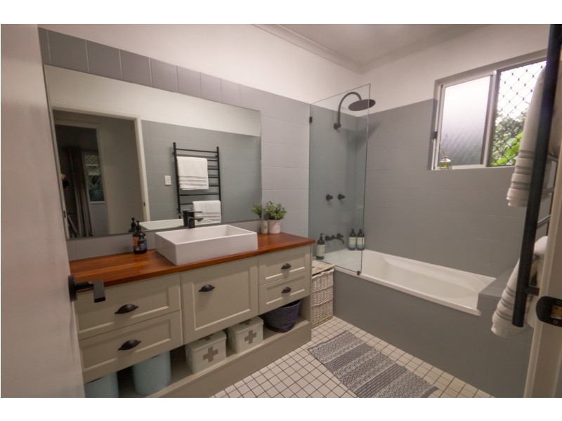 45 Bathurst Drive, Bentley Park QLD 4869