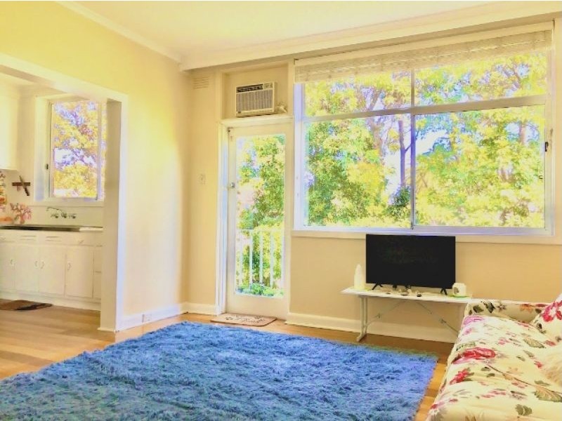 9/15 Beach Avenue, Elwood VIC 3184