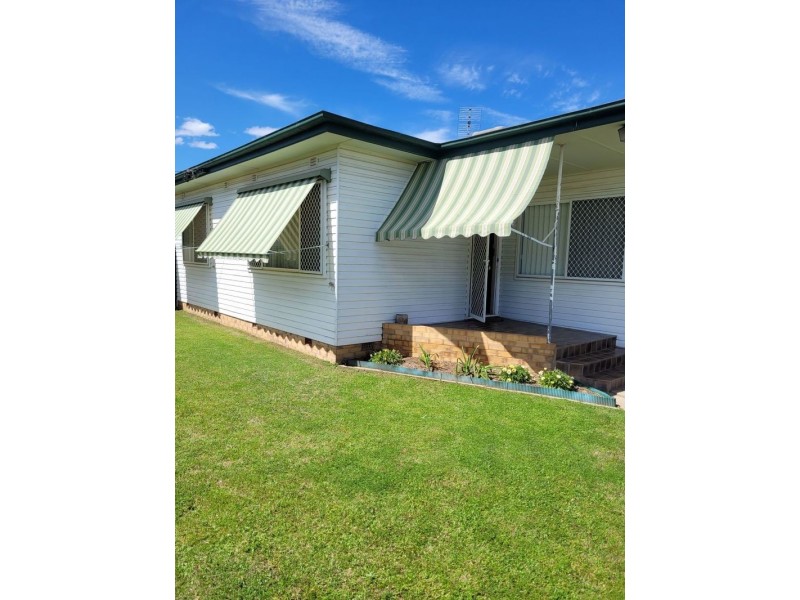 4 Edgeroy Street, South Tamworth NSW 2340