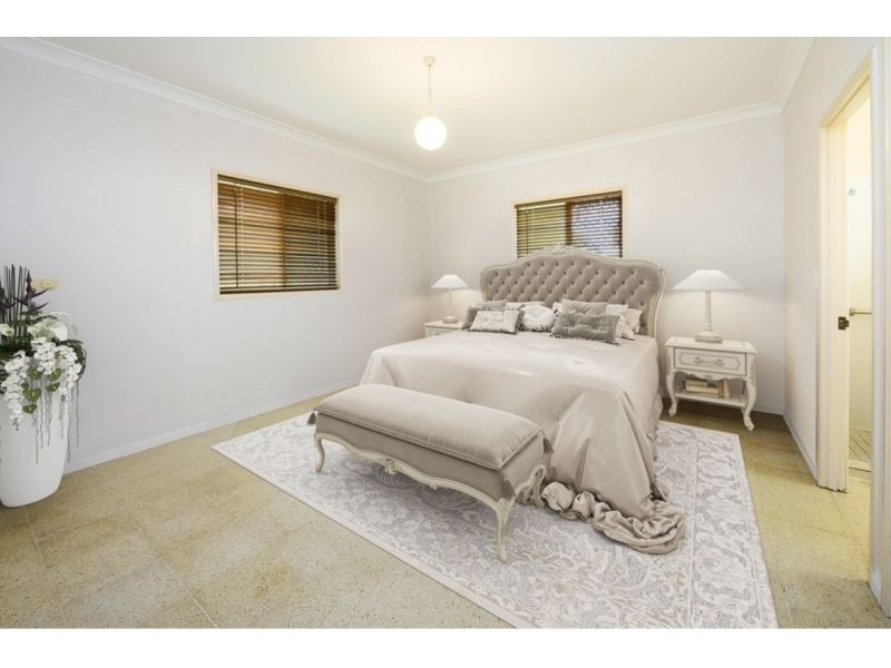 10 Lapage Place, Wishart QLD 4122