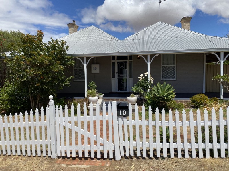 10 Arnold St, Northam WA 6401