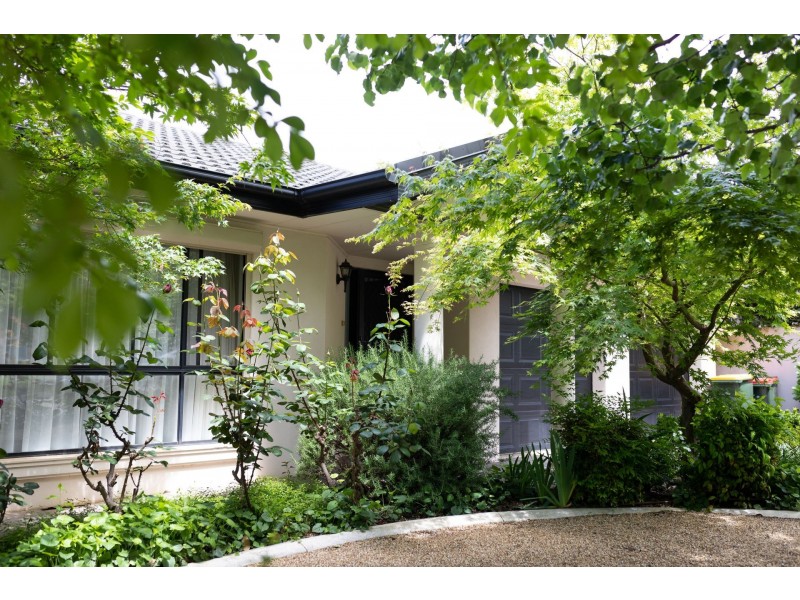 8 Jenolan Place, Tatton NSW 2650