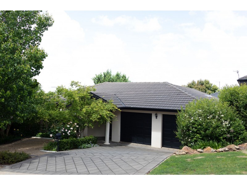 8 Jenolan Place, Tatton NSW 2650