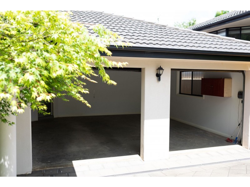 8 Jenolan Place, Tatton NSW 2650