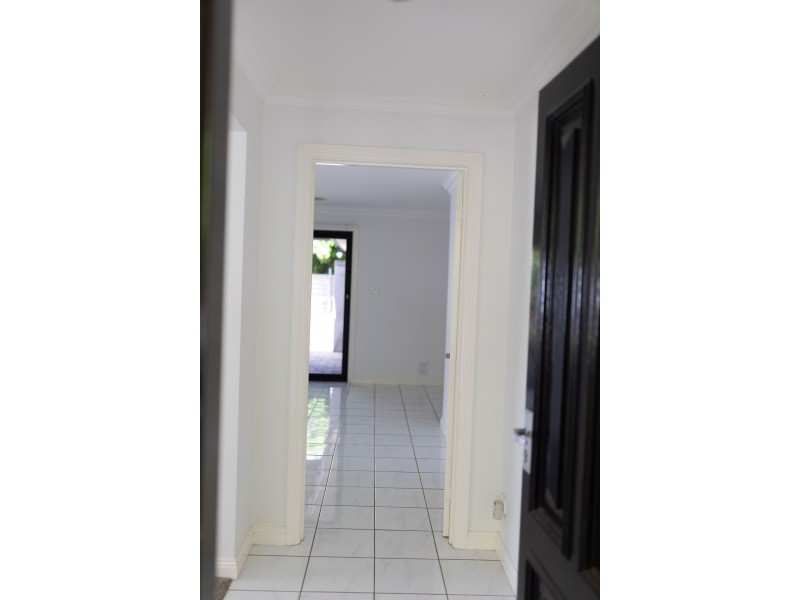 8 Jenolan Place, Tatton NSW 2650