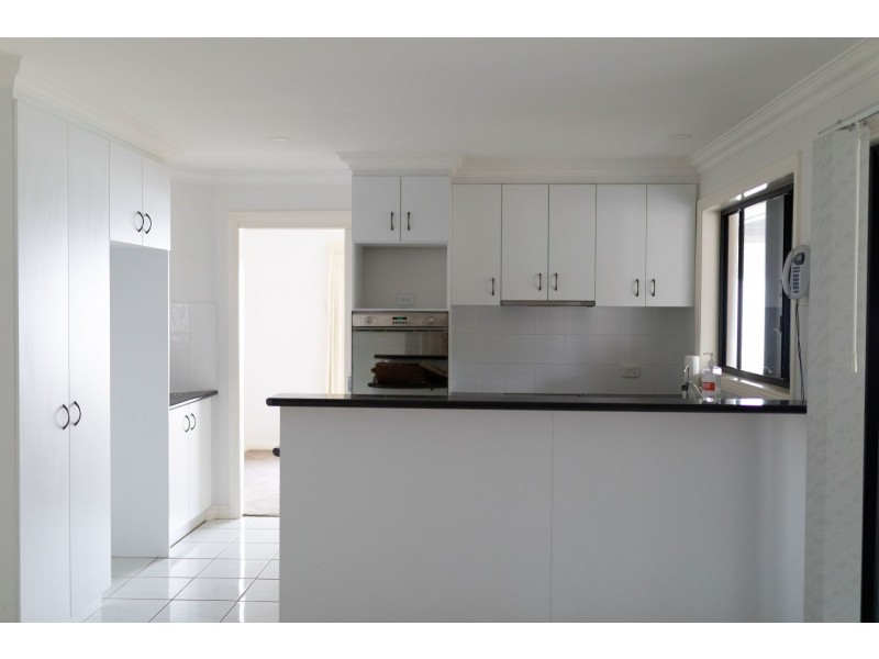 8 Jenolan Place, Tatton NSW 2650