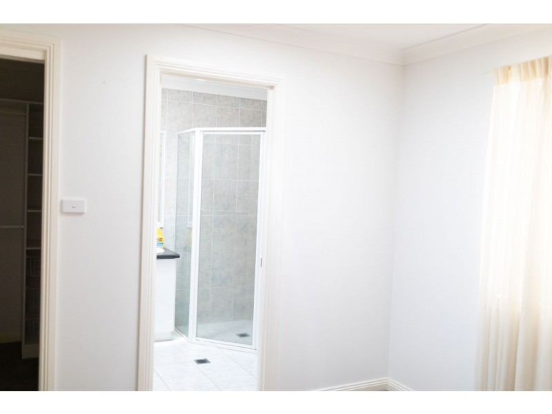 8 Jenolan Place, Tatton NSW 2650