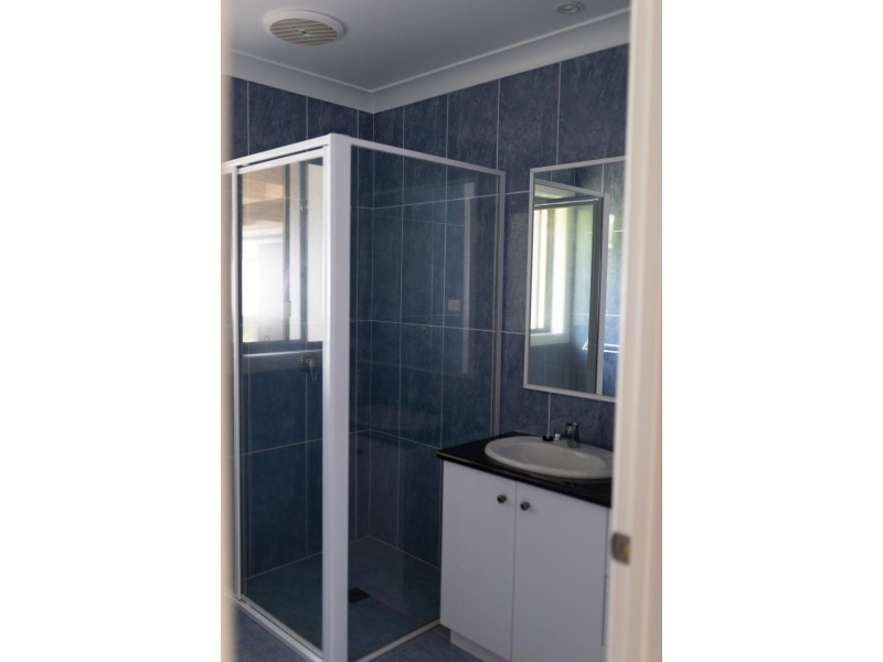 8 Jenolan Place, Tatton NSW 2650