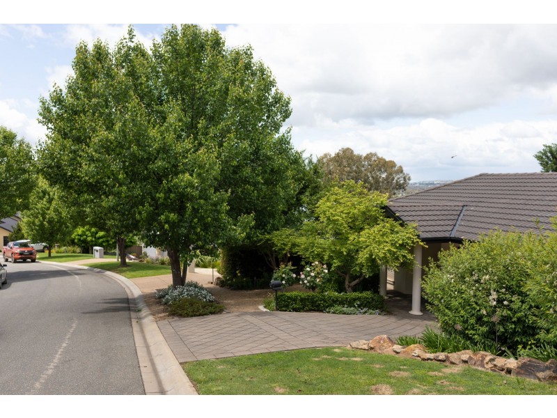 8 Jenolan Place, Tatton NSW 2650