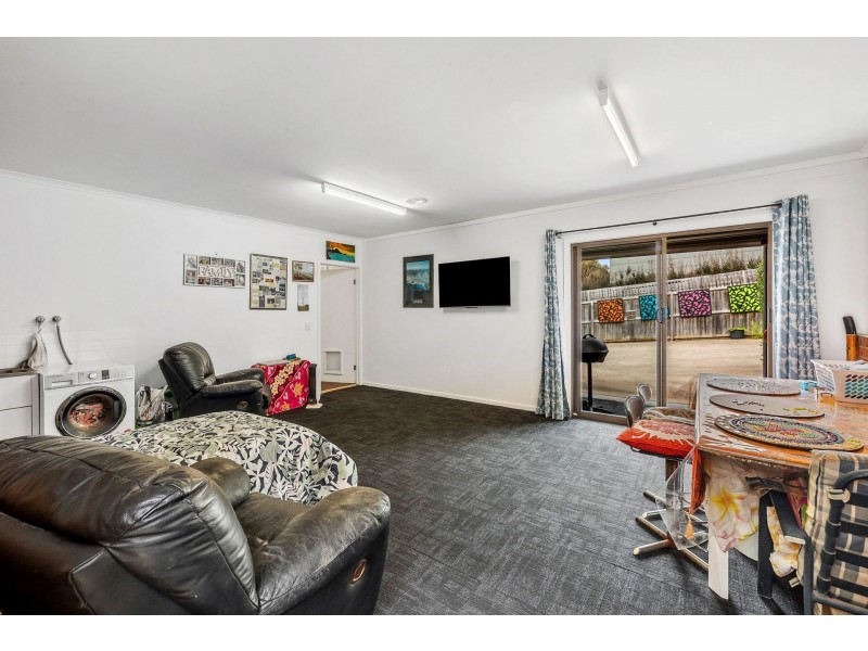 1/7 Saltbush pl, Torquay VIC 3228