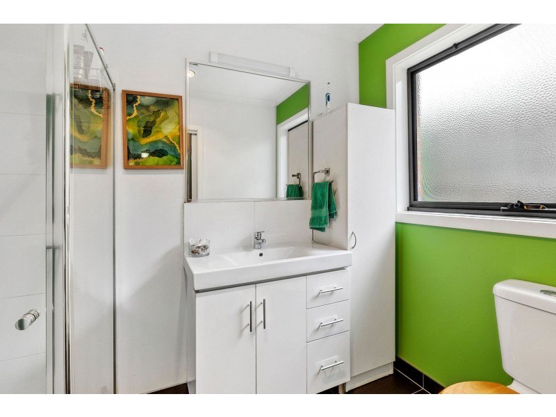 1/7 Saltbush pl, Torquay VIC 3228